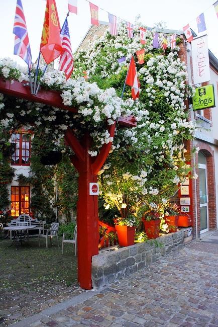 Logis Hotel Les Fuchsias Saint-Vaast-la-Hougue Eksteriør bilde
